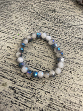 Load image into Gallery viewer, Glass Bead Bracelet
